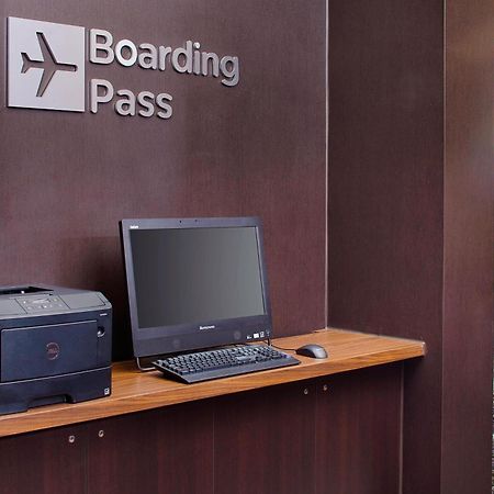 Courtyard By Marriott Roanoke Airport Hotel Екстериор снимка