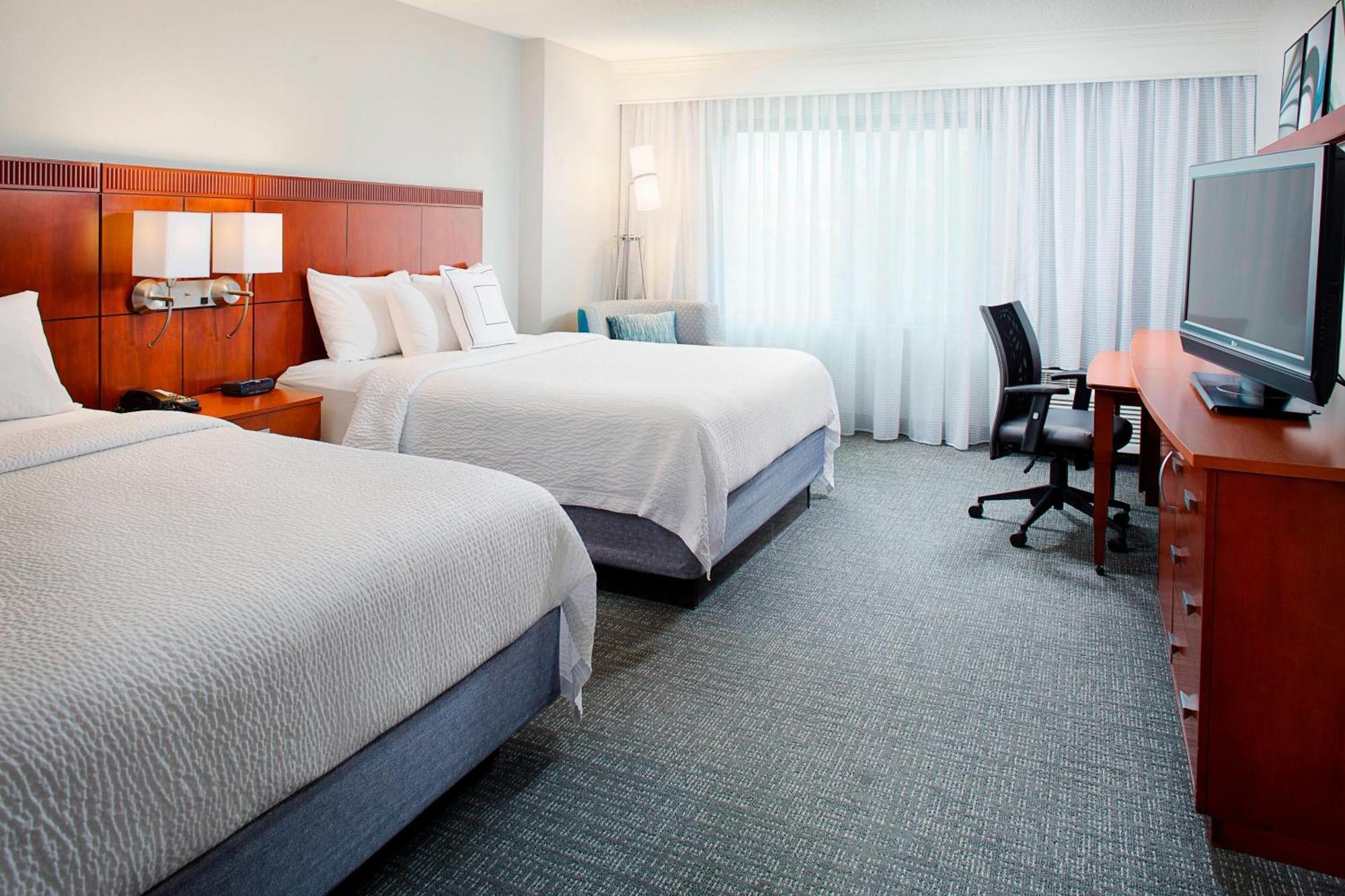 Courtyard By Marriott Roanoke Airport Hotel Екстериор снимка