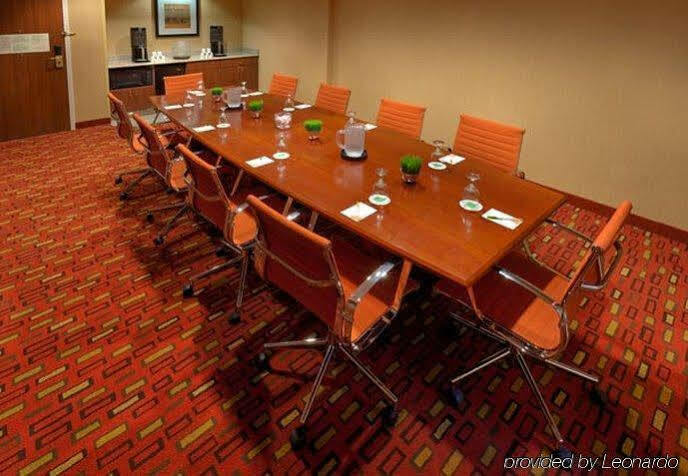 Courtyard By Marriott Roanoke Airport Hotel Екстериор снимка